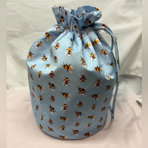 Vera Bradley Drawstring Ditty bag  Bee’s knees NWT - Picture 1 of 6